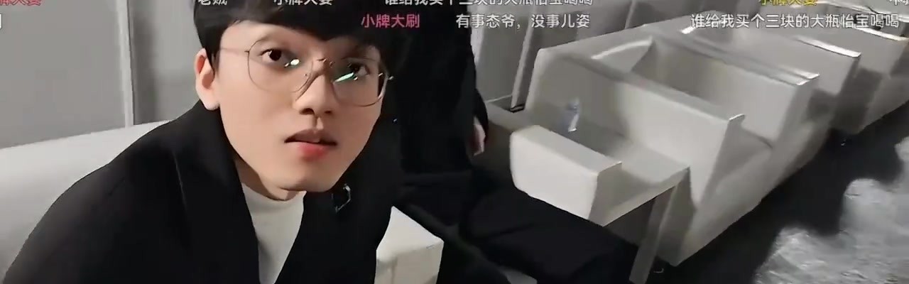 直播搞事？AJ与Yuyanjia线下握手 当得知其为斗鱼主播后 立马擦手