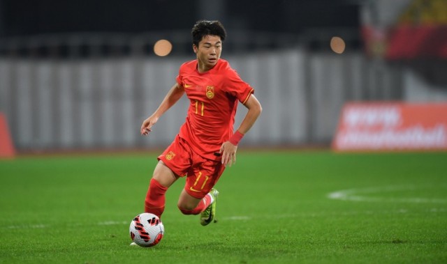 李璇点评唐天翼：男女关系问题还能再踢球 若假球就没法再踢了