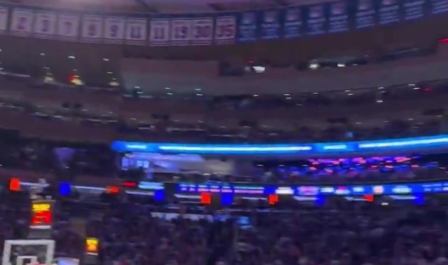 🤫能否如愿？麦迪逊广场花园响彻球迷呐喊：尼克斯7场解决战斗