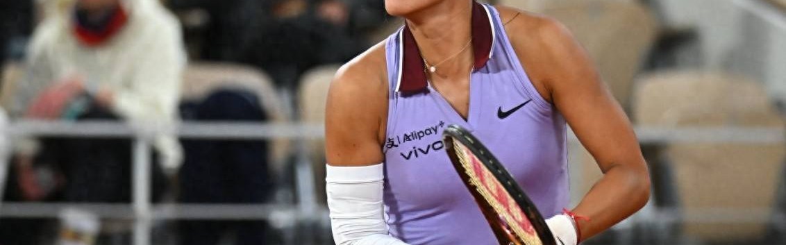 法网最新战报，郑钦文2-0阿郎戈，中国金花赢得破发大战